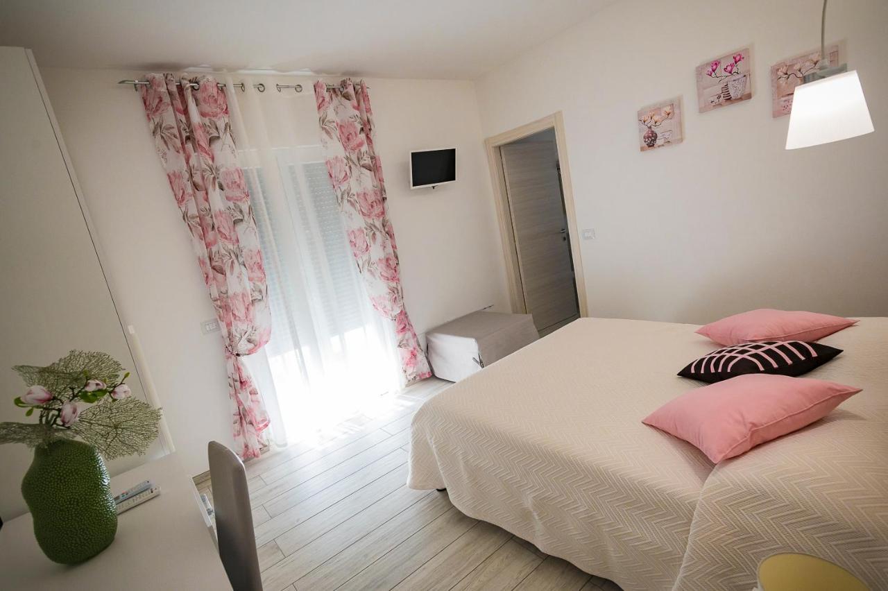 Bed and Breakfast Pineta Del Mare Альба-Адриатика Экстерьер фото